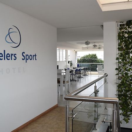 קאלי Hotel Travelers Sport מראה חיצוני תמונה
